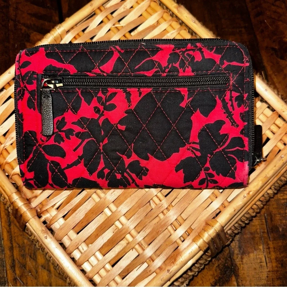 UEC Vera Bradley Turnlock Silhouette Floral Wallet